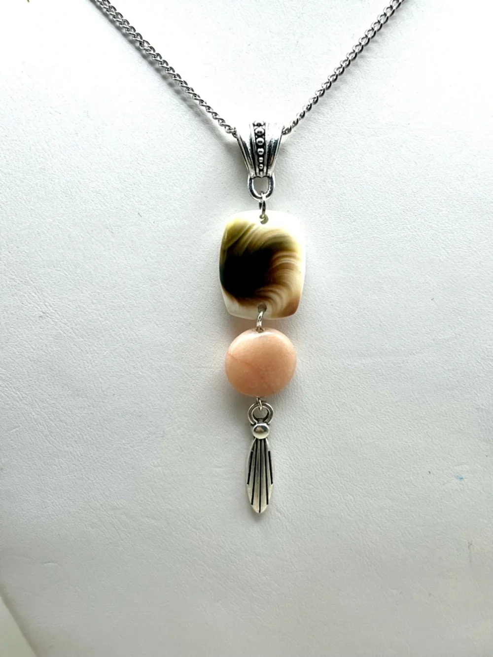 Shiva Shell Peach Jade Necklace Silver Tone Pendant Boho Gemstone Layering